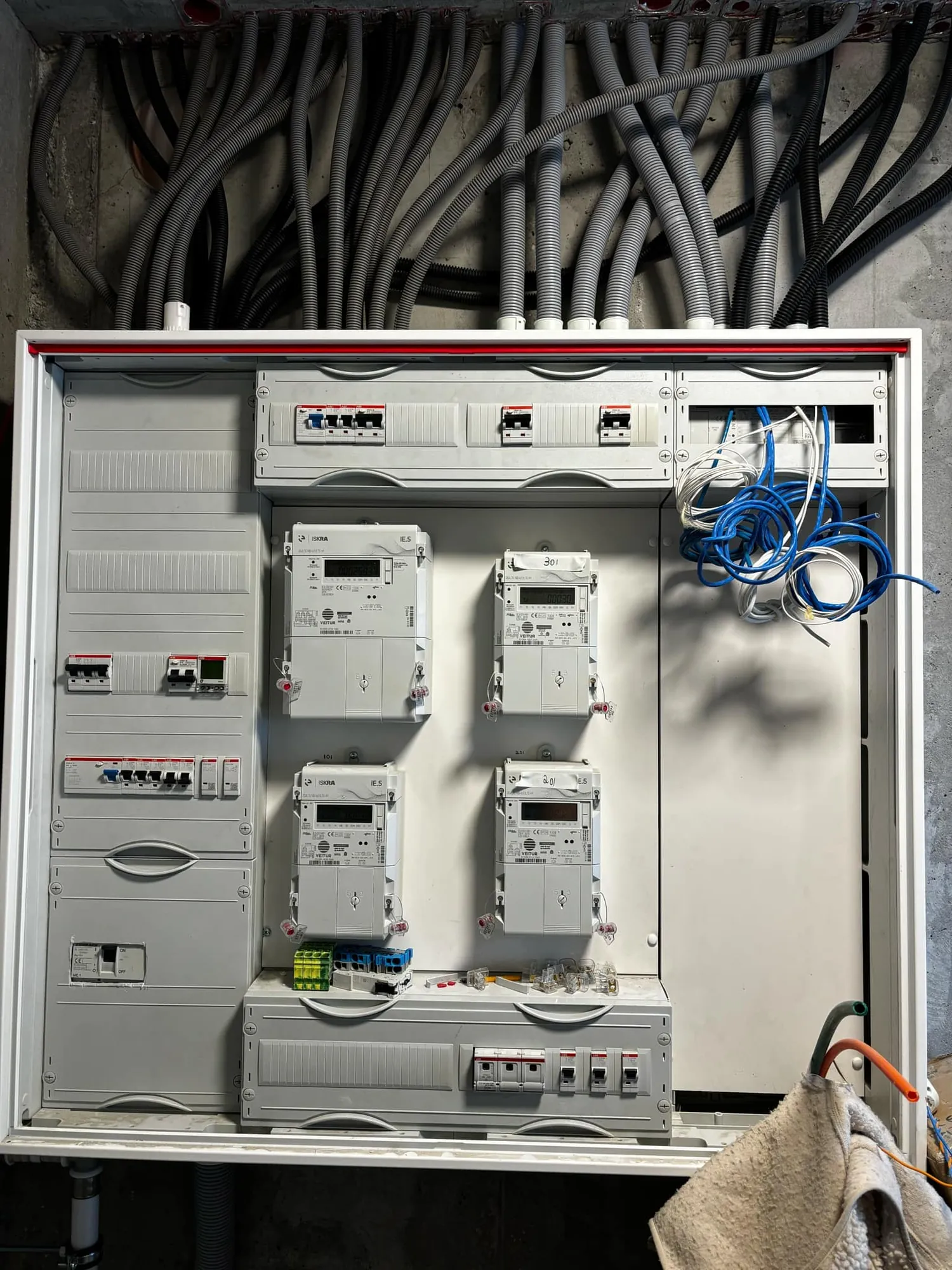 Meter board with four energy meters