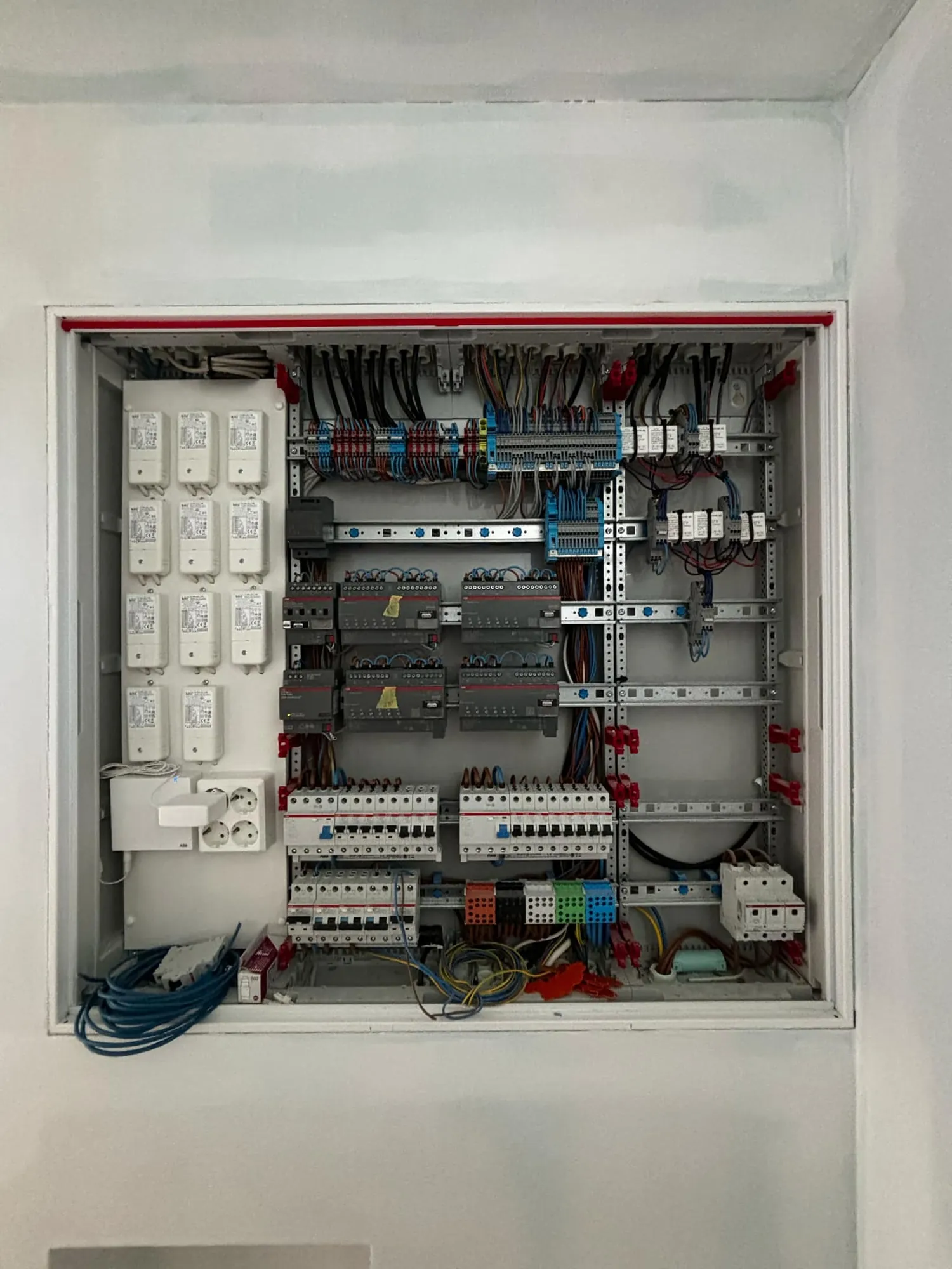 Recessed distribution board with breakers and control modules