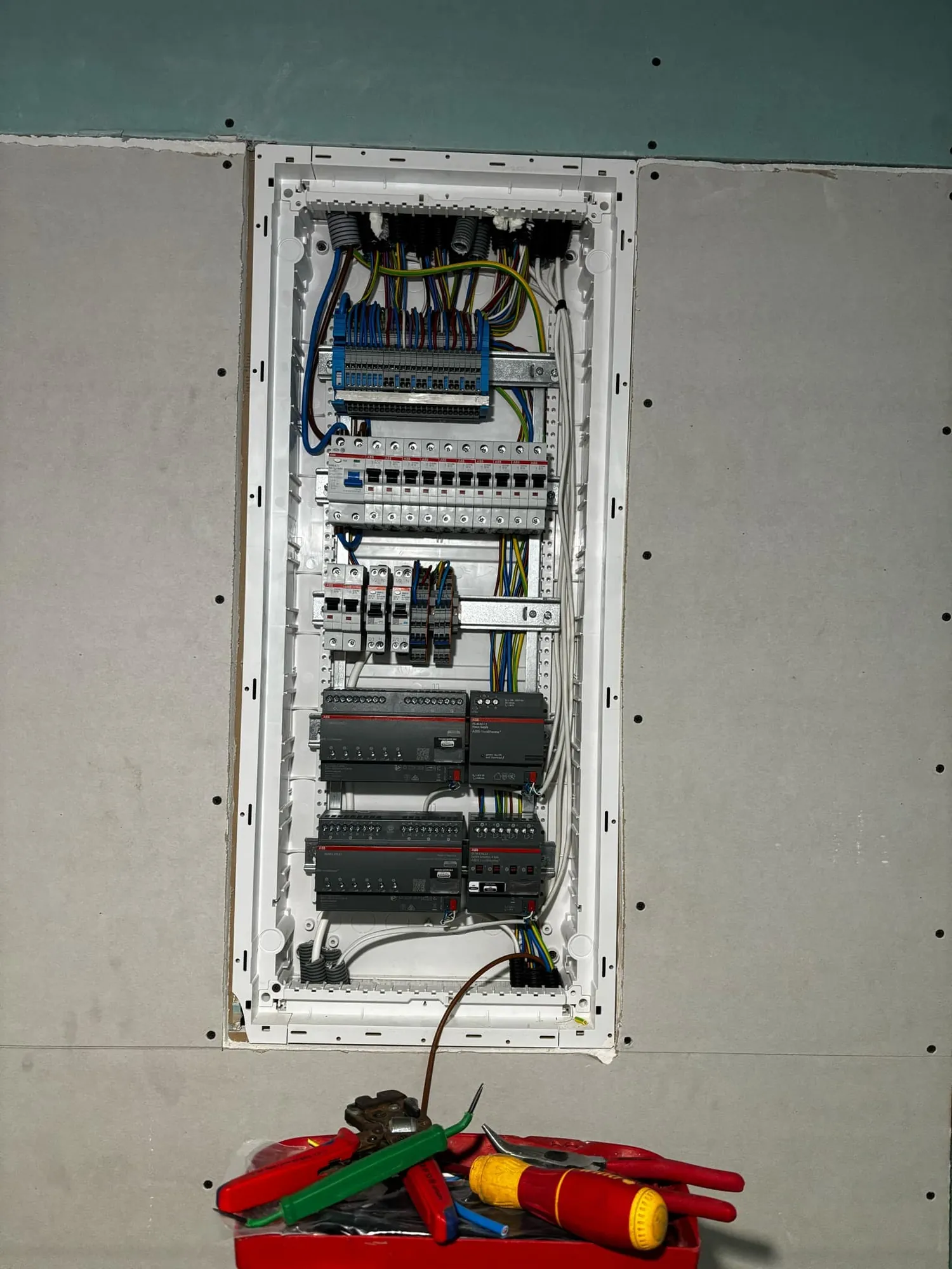 Board recessed into a plasterboard wall
