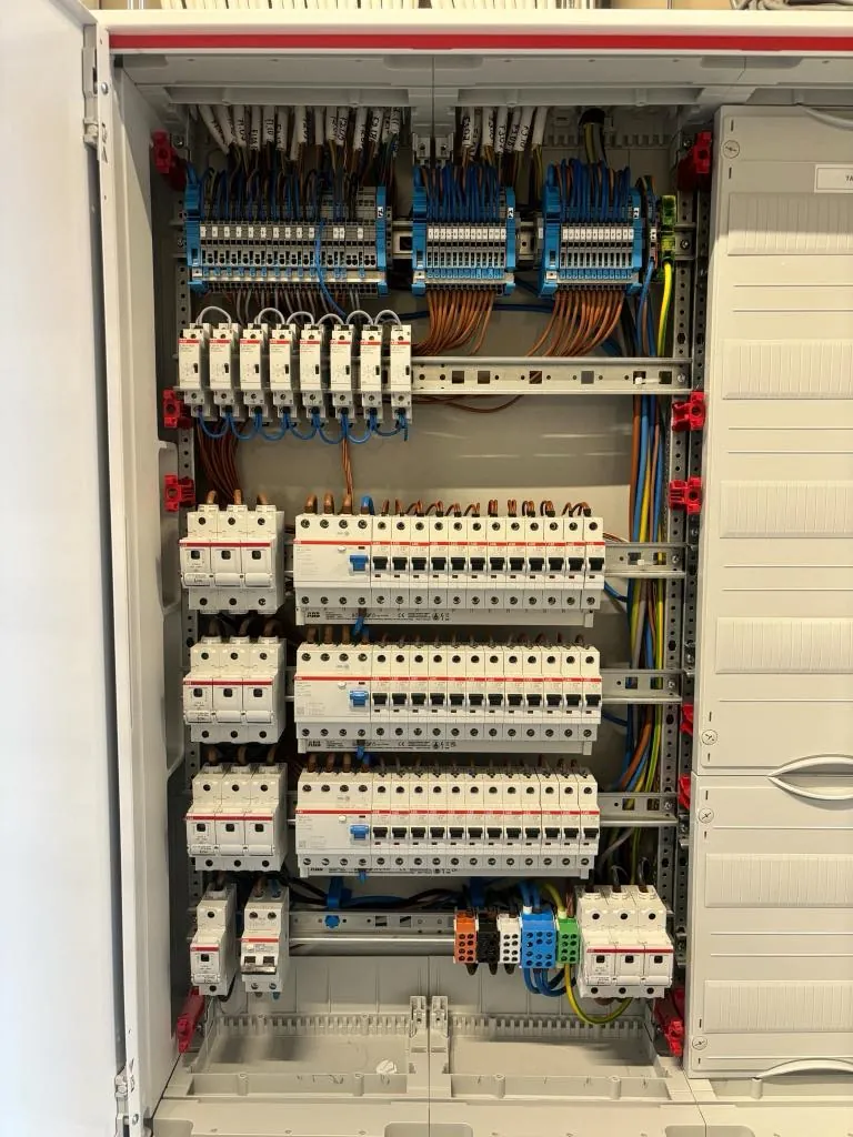 Open distribution board with circuit breakers and terminals
