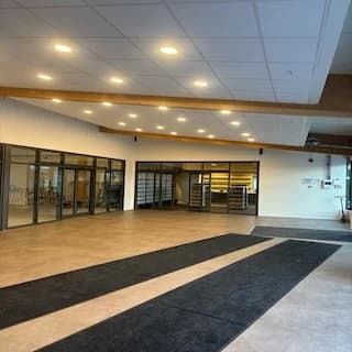 Lobby with recessed ceiling lighting