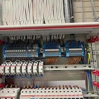 Terminals and circuit breakers in a distribution board